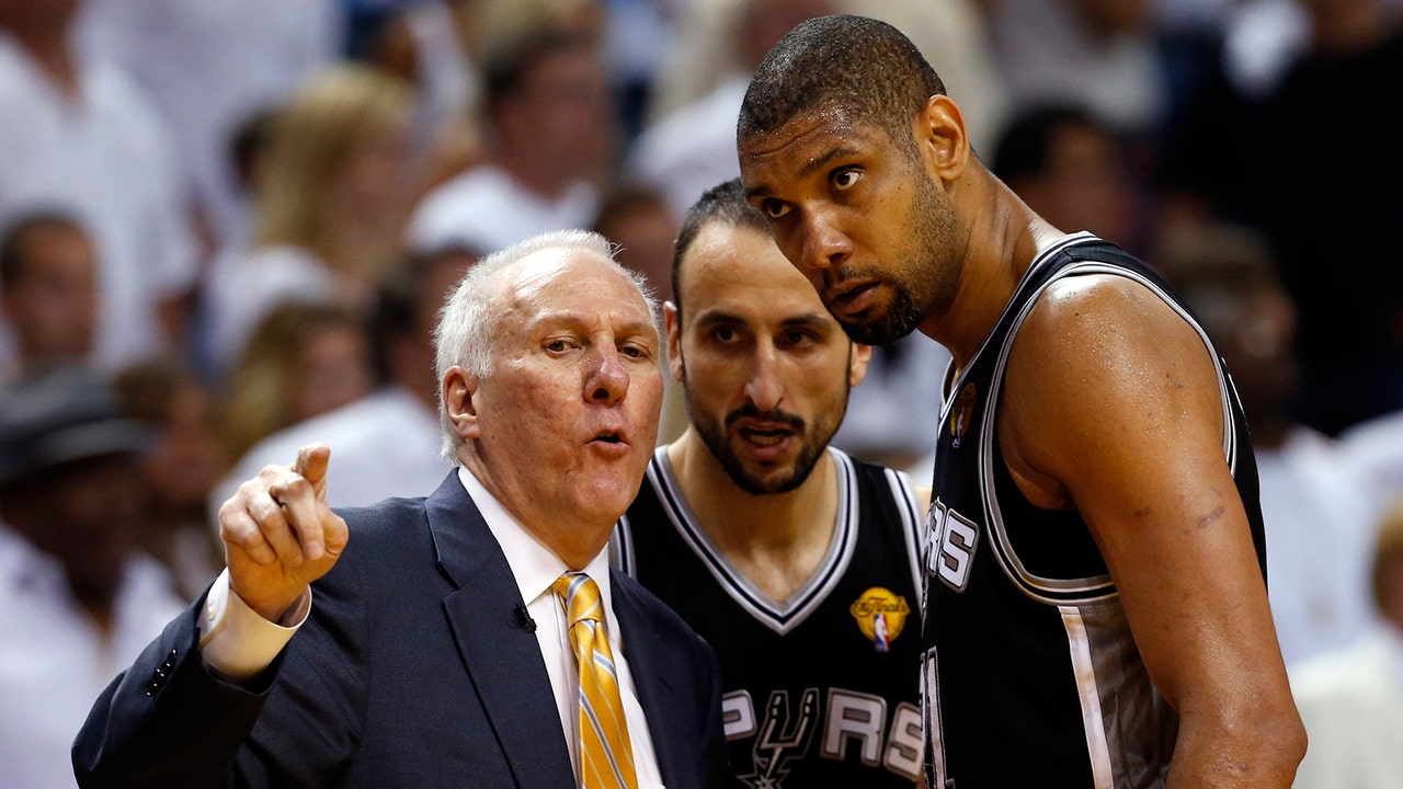 Duncan, Spurs stroll past Hawks